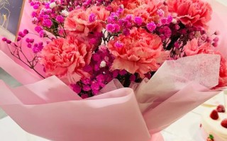 3朵鲜花康乃馨花束寓意（三朵康乃馨一朵玫瑰代表什么意思）