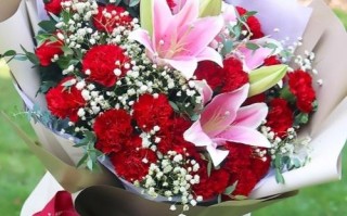 10朵混搭鲜花束寓意什么（几朵花搭配成花束好看）