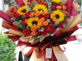 3朵向日葵混搭鲜花寓意（3朵向日葵混搭鲜花寓意着什么）