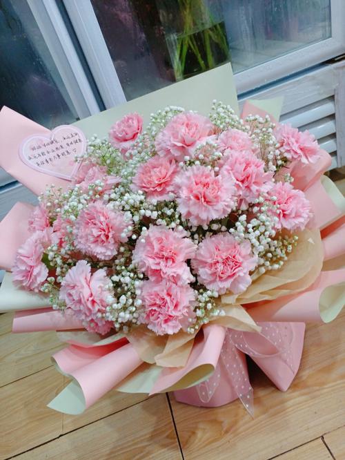 33朵康乃馨鲜花花束寓意(康乃馨3朵小花束图片)-第6张图片-花花知道网 33朵康乃馨鲜花花束寓意(康乃馨3朵小花束图片)-第6张图片-花花知道网