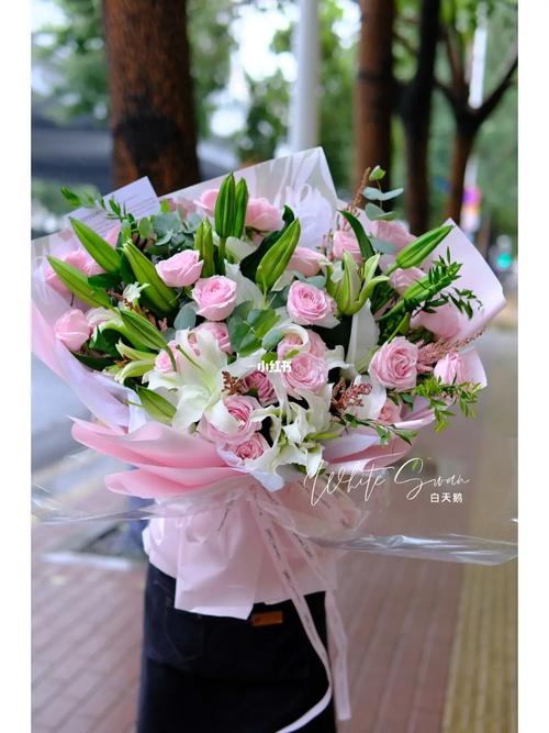 婚礼现场送花的讲究(婚礼送花合适吗)-第2张图片-花花知道网 婚礼现场送花的讲究(婚礼送花合适吗)-第2张图片-花花知道网