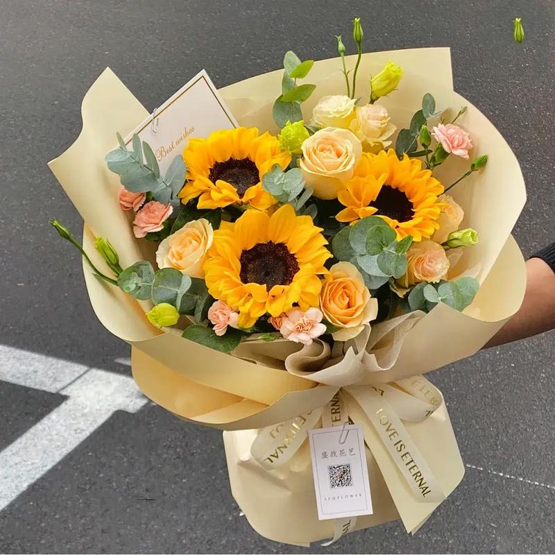 3支向日葵鲜花寓意(3朵向日葵花束寓意)-第4张图片-花花知道网 3支向日葵鲜花寓意(3朵向日葵花束寓意)-第4张图片-花花知道网
