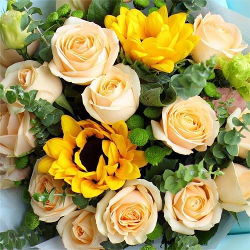 11朵黄玫瑰鲜花寓意着什么(11朵黄玫瑰花语是什么)-第1张图片-花花知道网 11朵黄玫瑰鲜花寓意着什么(11朵黄玫瑰花语是什么)-第1张图片-花花知道网