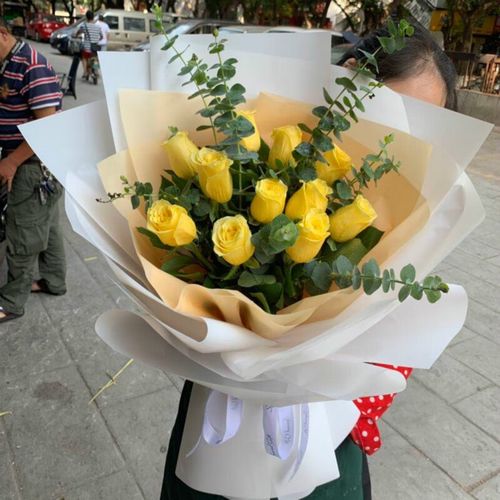 11朵黄玫瑰鲜花寓意着什么(11朵黄玫瑰花语是什么)-第3张图片-花花知道网 11朵黄玫瑰鲜花寓意着什么(11朵黄玫瑰花语是什么)-第3张图片-花花知道网
