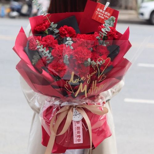 99朵红色康乃馨鲜花寓意(99朵红色康乃馨鲜花寓意着什么)-第2张图片-花花知道网 99朵红色康乃馨鲜花寓意(99朵红色康乃馨鲜花寓意着什么)-第2张图片-花花知道网