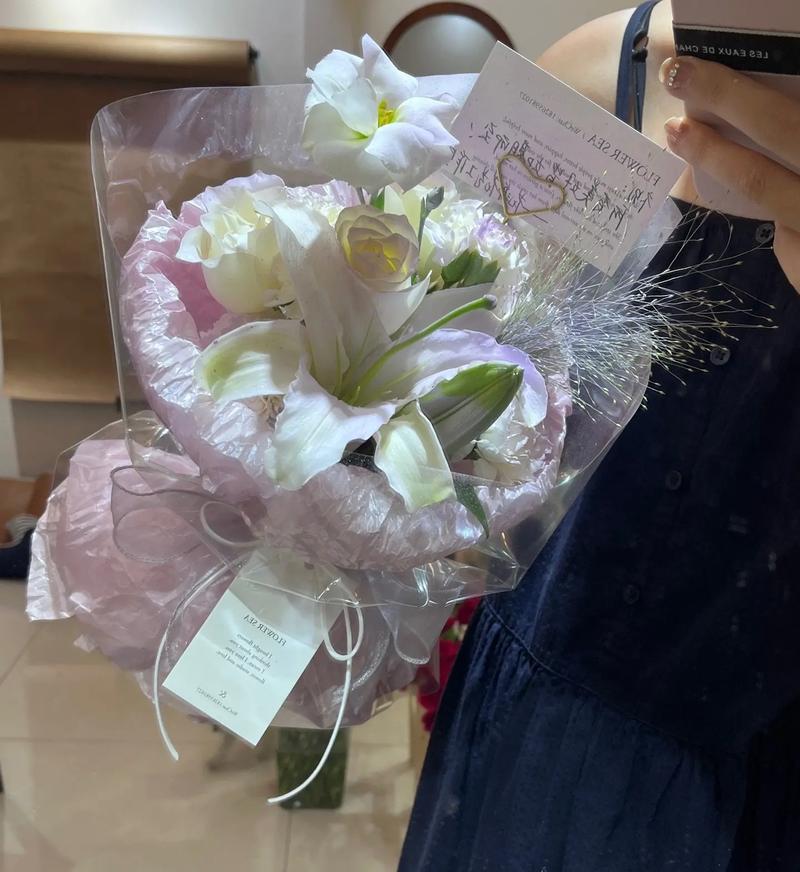 接机送花的讲究几朵(接机送什么花好)-第2张图片-花花知道网 接机送花的讲究几朵(接机送什么花好)-第2张图片-花花知道网