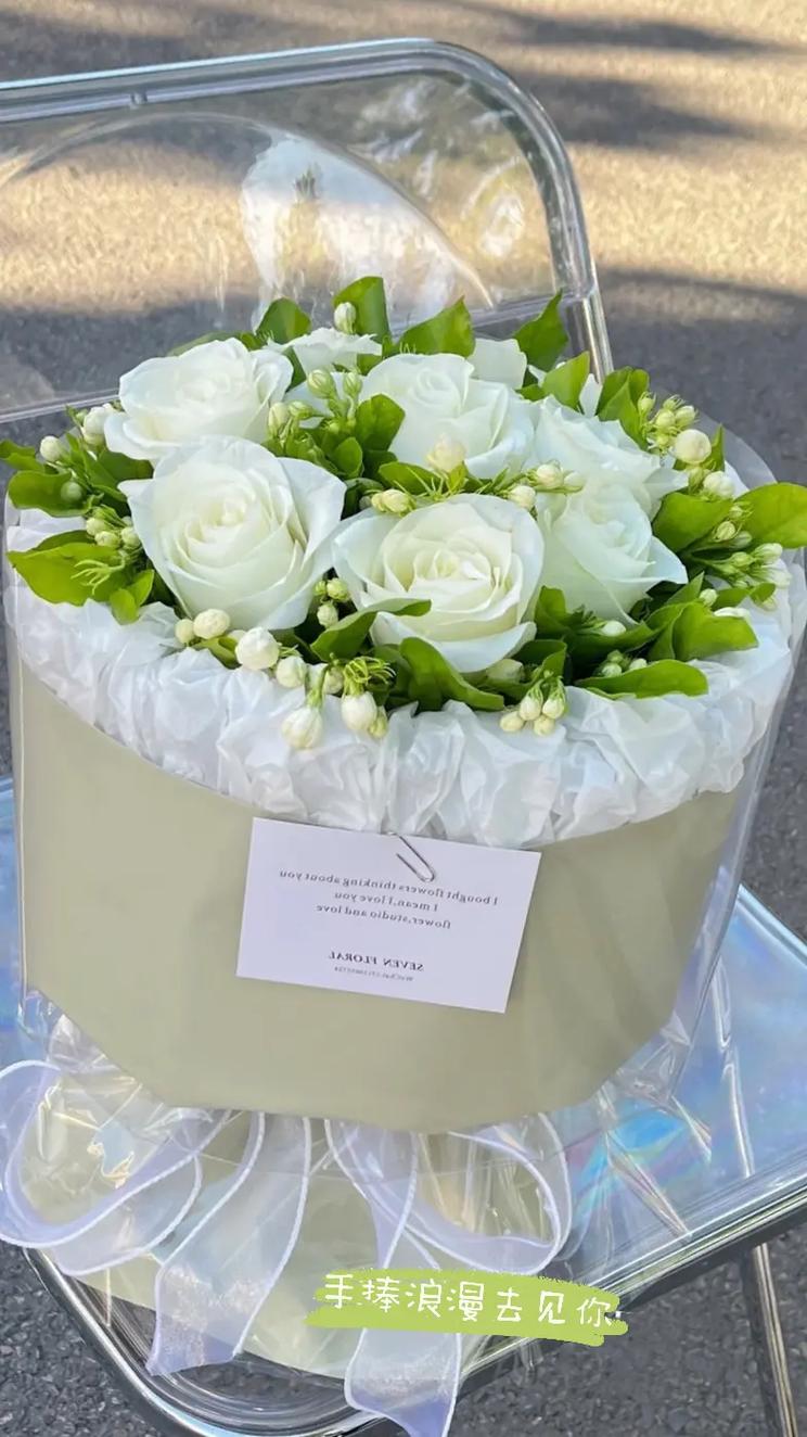 33朵白玫瑰喷色鲜花寓意(33朵白玫瑰喷色鲜花寓意什么)-第1张图片-花花知道网 33朵白玫瑰喷色鲜花寓意(33朵白玫瑰喷色鲜花寓意什么)-第1张图片-花花知道网