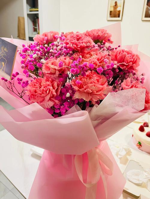 3朵鲜花康乃馨花束寓意(三朵康乃馨一朵玫瑰代表什么意思)-第3张图片-花花知道网 3朵鲜花康乃馨花束寓意(三朵康乃馨一朵玫瑰代表什么意思)-第3张图片-花花知道网