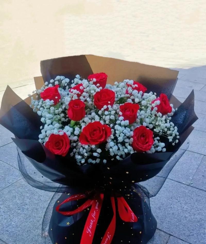 11朵红玫瑰生日鲜花寓意(11朵红玫瑰花的花语是什么意思)-第7张图片-花花知道网 11朵红玫瑰生日鲜花寓意(11朵红玫瑰花的花语是什么意思)-第7张图片-花花知道网