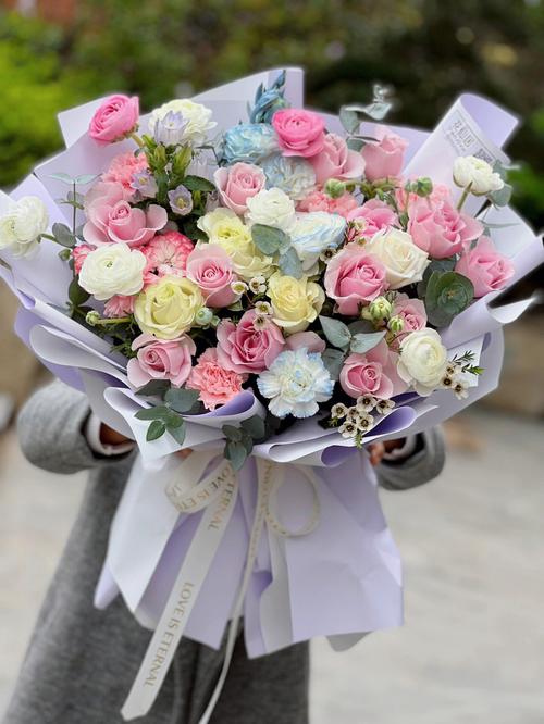 6朵混搭鲜花花束寓意什么(花束6朵玫瑰花)-第3张图片-花花知道网 6朵混搭鲜花花束寓意什么(花束6朵玫瑰花)-第3张图片-花花知道网