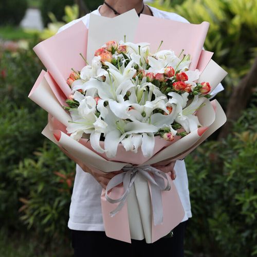 52朵白百何鲜花寓意(52朵百合花语是什么)-第1张图片-花花知道网 52朵白百何鲜花寓意(52朵百合花语是什么)-第1张图片-花花知道网