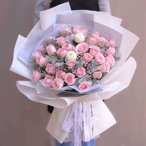 33朵放玫瑰鲜花的寓意(33朵玫瑰花有什么意义)-第8张图片-花花知道网 33朵放玫瑰鲜花的寓意(33朵玫瑰花有什么意义)-第8张图片-花花知道网
