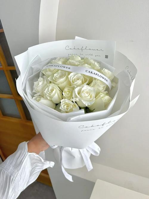 19朵白玫瑰鲜花花束寓意(19朵白玫瑰鲜花花束寓意和象征)-第7张图片-花花知道网 19朵白玫瑰鲜花花束寓意(19朵白玫瑰鲜花花束寓意和象征)-第7张图片-花花知道网