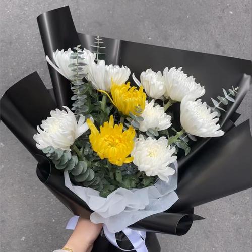 婚礼父亲送花圈的讲究(儿子给父亲送花圈怎么写)-第3张图片-花花知道网 婚礼父亲送花圈的讲究(儿子给父亲送花圈怎么写)-第3张图片-花花知道网