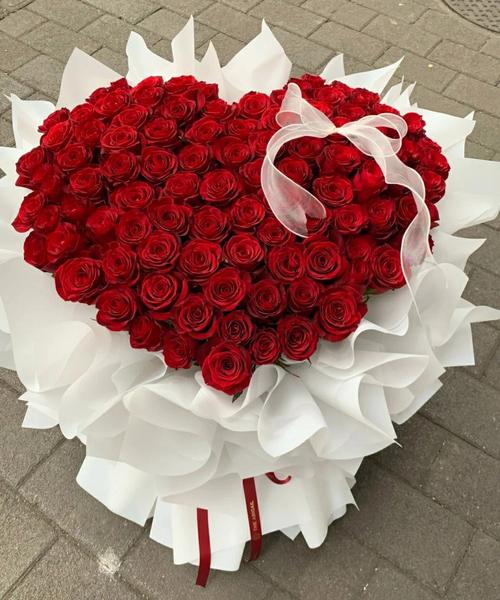99朵鲜花玫瑰花束寓意(99朵玫瑰花束真实图片 最新图片)-第4张图片-花花知道网 99朵鲜花玫瑰花束寓意(99朵玫瑰花束真实图片 最新图片)-第4张图片-花花知道网