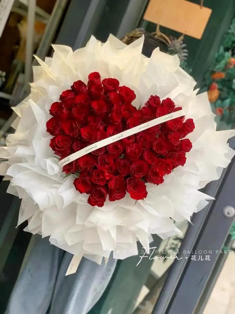 9朵鲜花玫瑰花束寓意(9朵鲜花玫瑰花束寓意着什么)-第3张图片-花花知道网 9朵鲜花玫瑰花束寓意(9朵鲜花玫瑰花束寓意着什么)-第3张图片-花花知道网