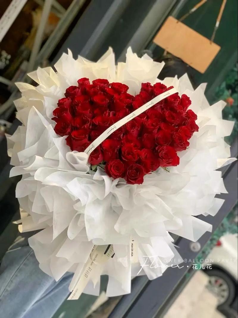 9朵鲜花玫瑰花束寓意(9朵鲜花玫瑰花束寓意着什么)-第5张图片-花花知道网 9朵鲜花玫瑰花束寓意(9朵鲜花玫瑰花束寓意着什么)-第5张图片-花花知道网