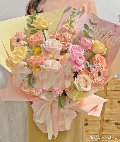18岁生日鲜花寓意(18岁生日花束图片)-第3张图片-花花知道网 18岁生日鲜花寓意(18岁生日花束图片)-第3张图片-花花知道网