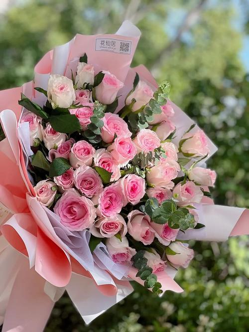 9朵鲜花玫瑰花束寓意什么(9朵玫瑰花束图片大全 简单)-第1张图片-花花知道网 9朵鲜花玫瑰花束寓意什么(9朵玫瑰花束图片大全 简单)-第1张图片-花花知道网