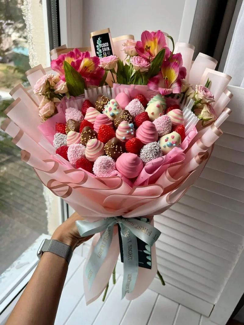 12颗巧克力鲜花花束寓意(巧克力花束礼盒图片)-第2张图片-花花知道网 12颗巧克力鲜花花束寓意(巧克力花束礼盒图片)-第2张图片-花花知道网