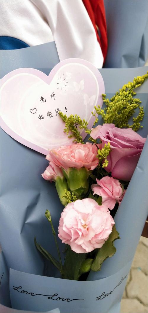 聚会送花束的讲究(聚会送礼)-第1张图片-花花知道网 聚会送花束的讲究(聚会送礼)-第1张图片-花花知道网