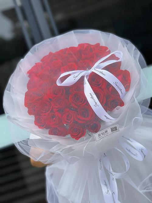 36支红玫瑰鲜花寓意(红玫瑰35朵代表什么)-第4张图片-花花知道网 36支红玫瑰鲜花寓意(红玫瑰35朵代表什么)-第4张图片-花花知道网