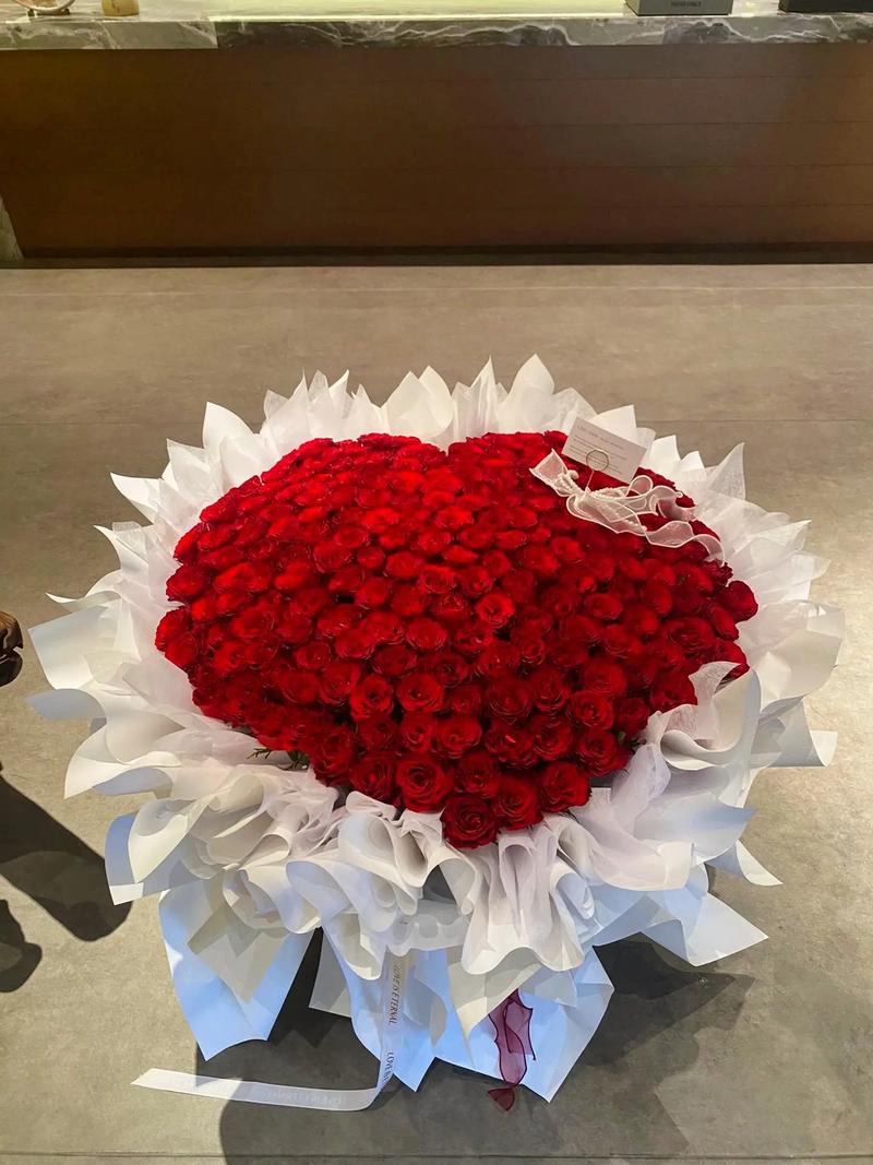 1314枝鲜花寓意(1314的花束)-第5张图片-花花知道网 1314枝鲜花寓意(1314的花束)-第5张图片-花花知道网