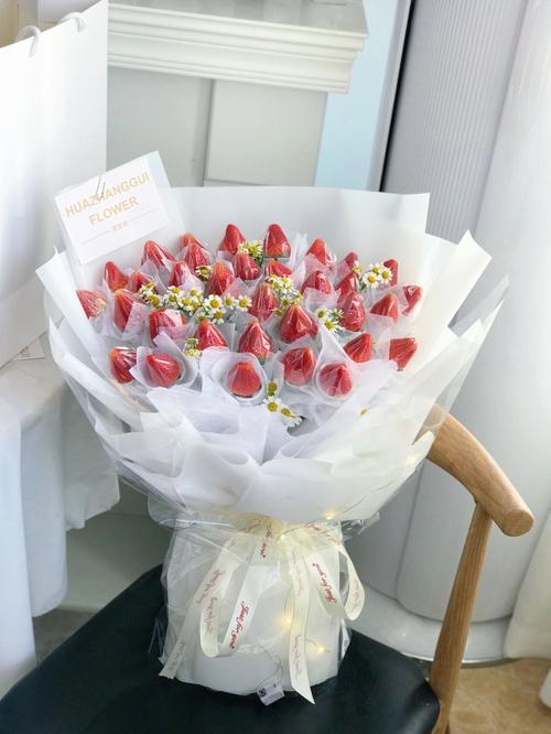 33颗草莓鲜花花束寓意(34颗草莓花束的寓意)-第2张图片-花花知道网 33颗草莓鲜花花束寓意(34颗草莓花束的寓意)-第2张图片-花花知道网