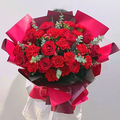 10朵红玫瑰鲜花花束寓意(10朵红玫瑰9朵粉玫瑰)-第1张图片-花花知道网 10朵红玫瑰鲜花花束寓意(10朵红玫瑰9朵粉玫瑰)-第1张图片-花花知道网