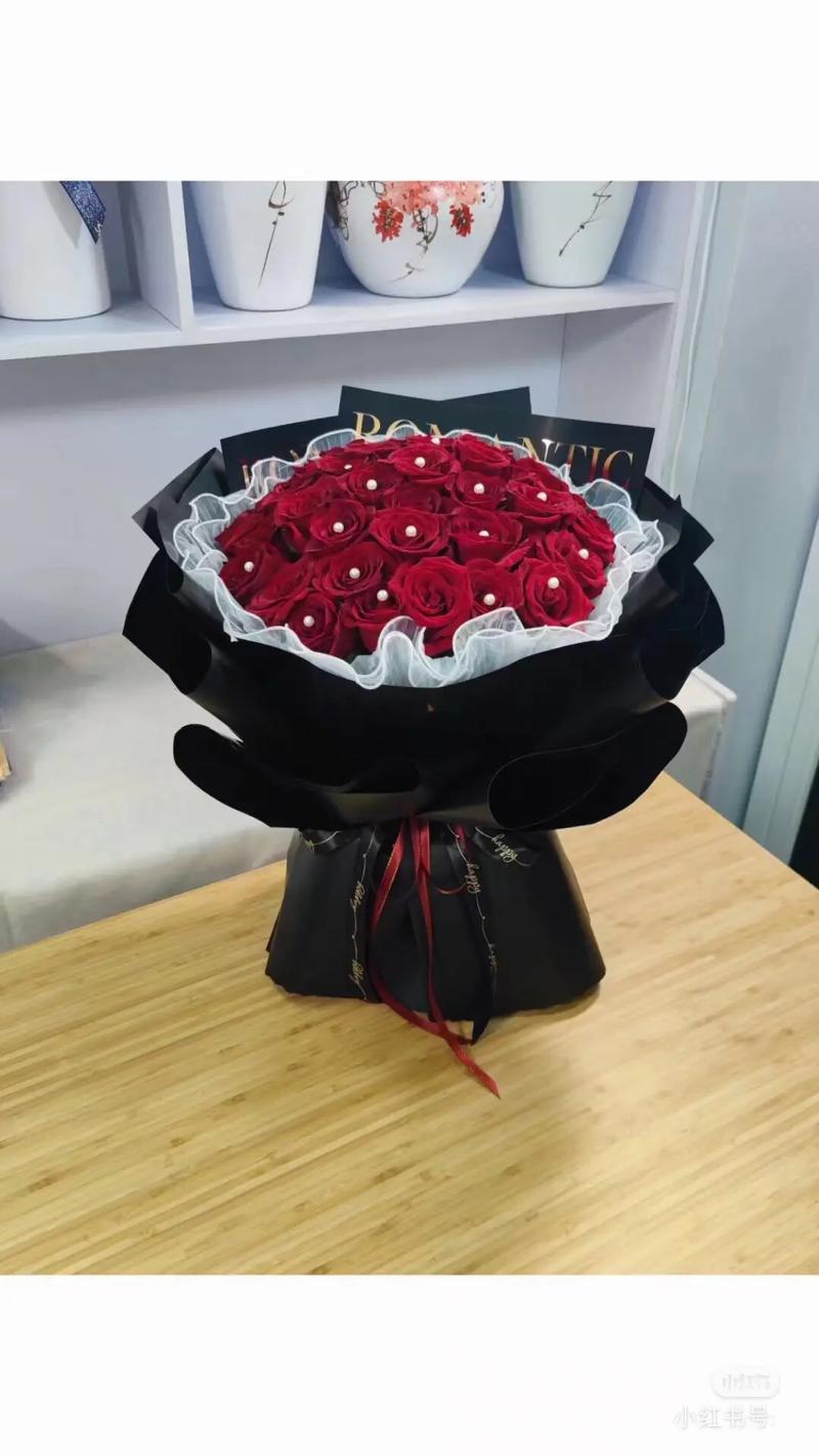 10朵红玫瑰鲜花花束寓意(10朵红玫瑰9朵粉玫瑰)-第6张图片-花花知道网 10朵红玫瑰鲜花花束寓意(10朵红玫瑰9朵粉玫瑰)-第6张图片-花花知道网