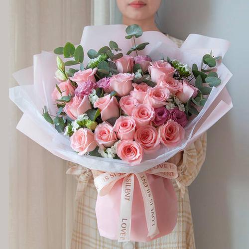 给女神送花的讲究有哪些(送女神花要送什么花)-第1张图片-花花知道网 给女神送花的讲究有哪些(送女神花要送什么花)-第1张图片-花花知道网