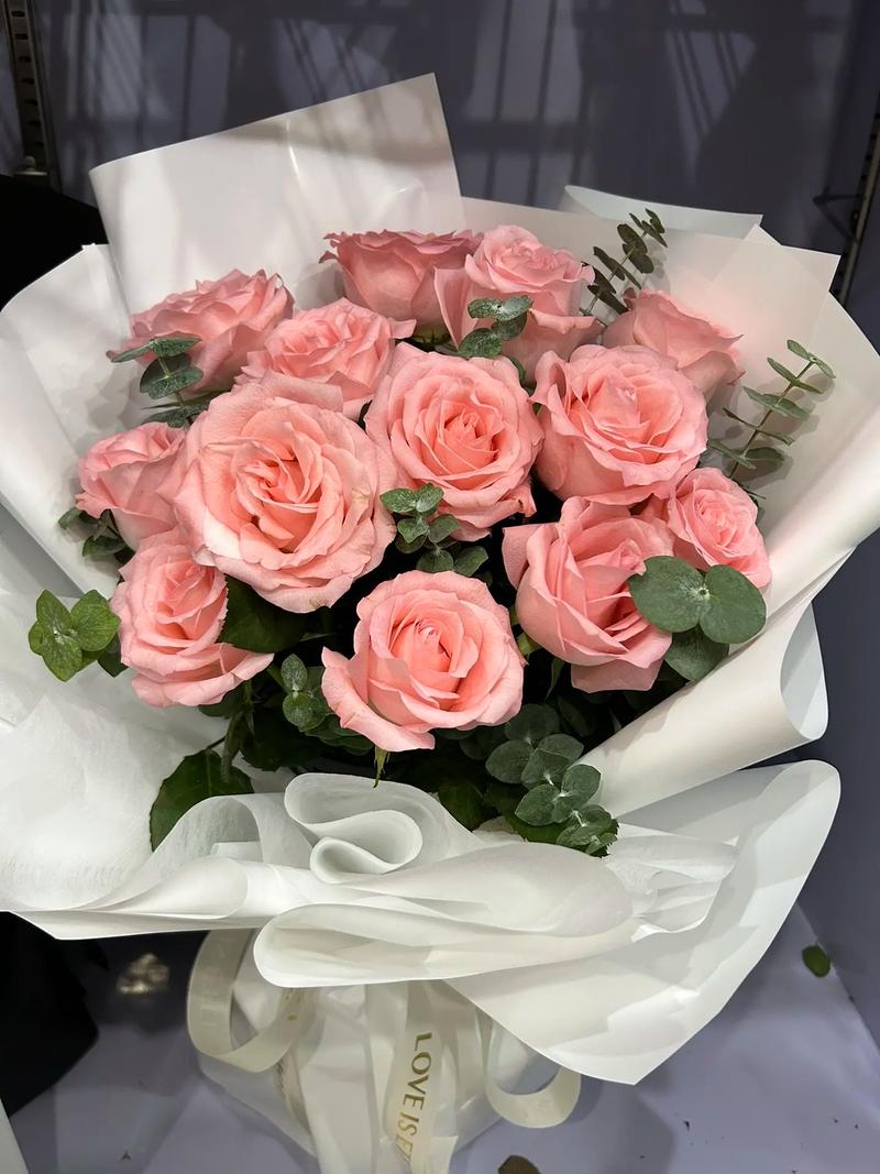 吃饭送花的仪式有哪些讲究(吃饭前送花还是送她回去送)-第2张图片-花花知道网 吃饭送花的仪式有哪些讲究(吃饭前送花还是送她回去送)-第2张图片-花花知道网