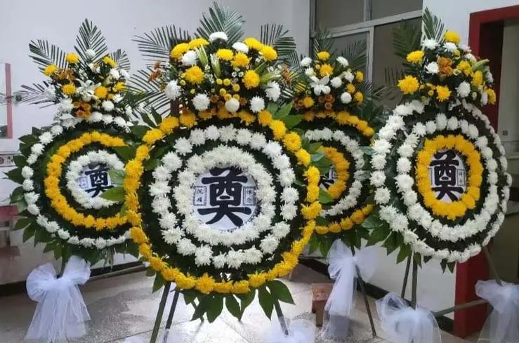 婚礼父亲送花圈的讲究视频(送父亲花圈如何写)-第5张图片-花花知道网 婚礼父亲送花圈的讲究视频(送父亲花圈如何写)-第5张图片-花花知道网