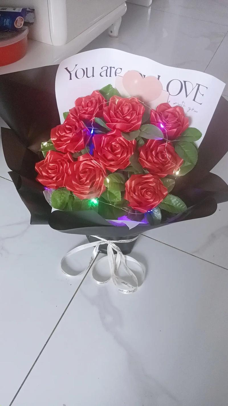 9枝玫瑰鲜花花束寓意什么(9支玫瑰花束图片包法)-第7张图片-花花知道网 9枝玫瑰鲜花花束寓意什么(9支玫瑰花束图片包法)-第7张图片-花花知道网