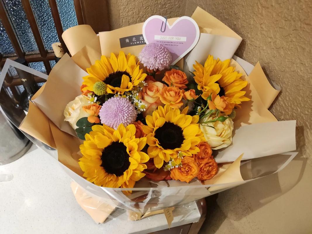 66朵寿星生日鲜花寓意(66岁生日鲜花图片)-第6张图片-花花知道网 66朵寿星生日鲜花寓意(66岁生日鲜花图片)-第6张图片-花花知道网