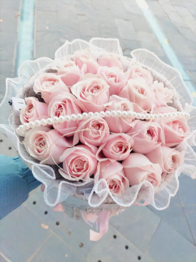 21朵红玫瑰鲜花花束寓意(21朵红玫瑰花束图片)-第3张图片-花花知道网 21朵红玫瑰鲜花花束寓意(21朵红玫瑰花束图片)-第3张图片-花花知道网