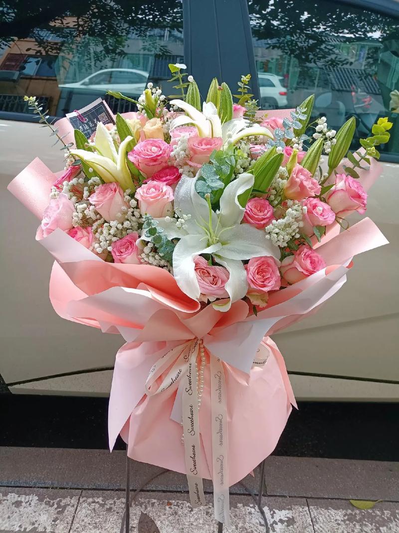 33朵鲜花百合花束寓意(百合花束99朵)-第8张图片-花花知道网 33朵鲜花百合花束寓意(百合花束99朵)-第8张图片-花花知道网