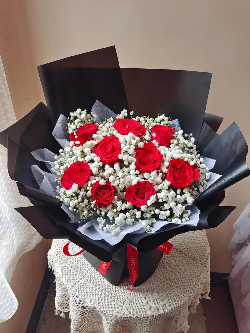 9朵红色鲜花花束寓意(9朵红色鲜花花束寓意什么)-第5张图片-花花知道网 9朵红色鲜花花束寓意(9朵红色鲜花花束寓意什么)-第5张图片-花花知道网