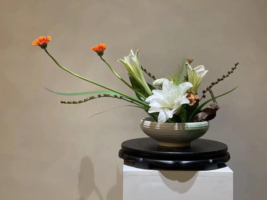 鲜花插花花篮花语寓意和象征(插花花艺花篮)-第1张图片-花花知道网 鲜花插花花篮花语寓意和象征(插花花艺花篮)-第1张图片-花花知道网