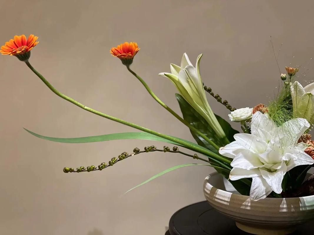 鲜花插花花篮花语寓意和象征(插花花艺花篮)-第3张图片-花花知道网 鲜花插花花篮花语寓意和象征(插花花艺花篮)-第3张图片-花花知道网