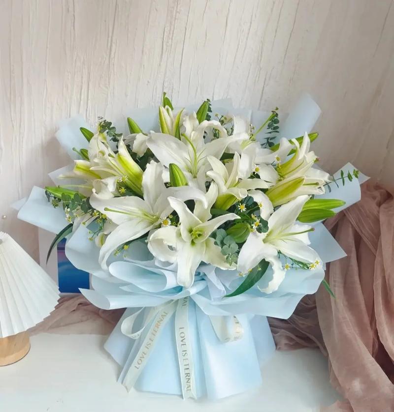 11朵百合鲜花寓意(11朵百合花多少钱)-第3张图片-花花知道网 11朵百合鲜花寓意(11朵百合花多少钱)-第3张图片-花花知道网