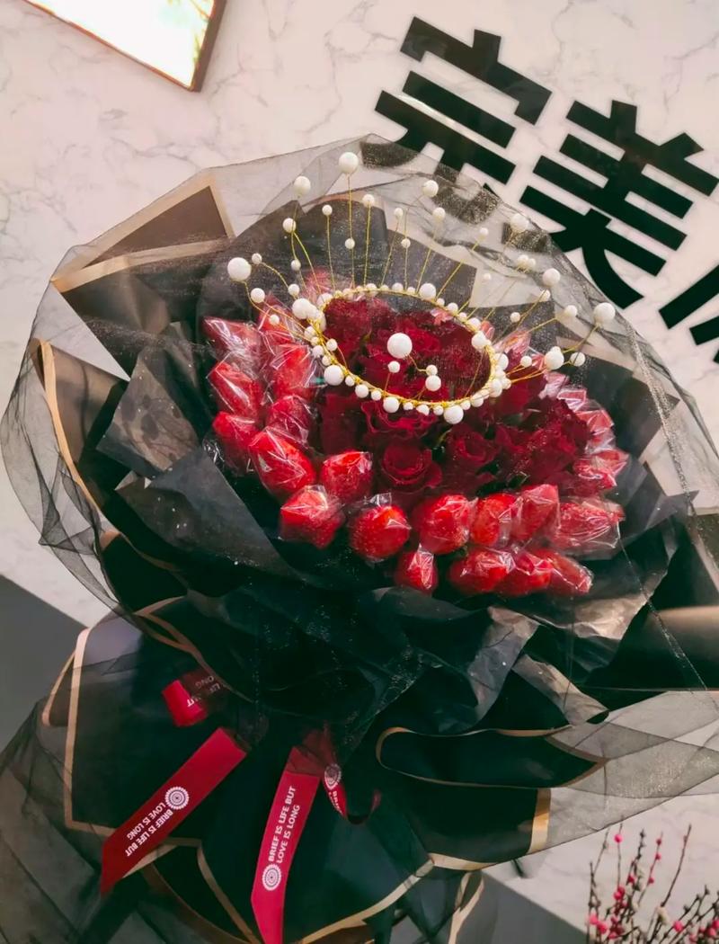 16颗草莓鲜花花束寓意(16颗草莓鲜花花束寓意什么)-第1张图片-花花知道网 16颗草莓鲜花花束寓意(16颗草莓鲜花花束寓意什么)-第1张图片-花花知道网