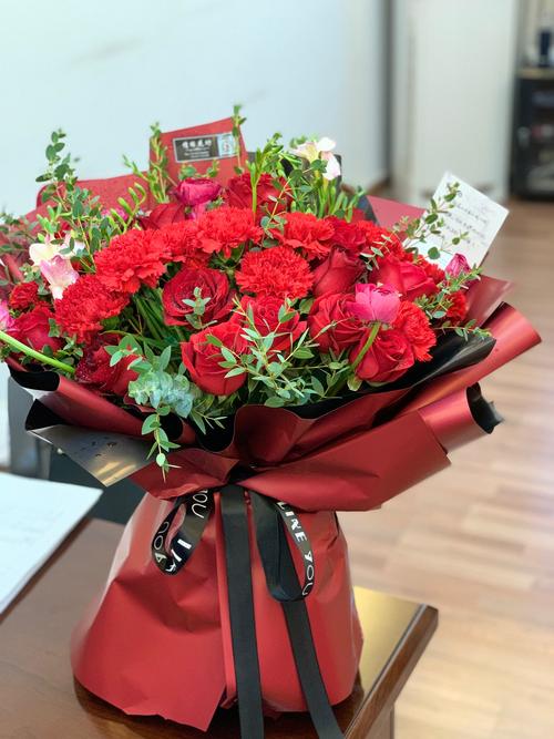 50岁女士鲜花花束寓意(50岁女人生日送什么花最合适)-第6张图片-花花知道网 50岁女士鲜花花束寓意(50岁女人生日送什么花最合适)-第6张图片-花花知道网
