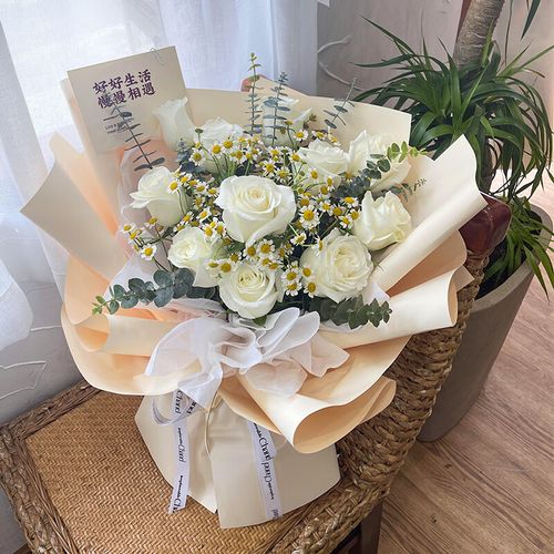 11朵白玫瑰鲜花花束寓意(11朵白玫瑰适合送哪些人)-第6张图片-花花知道网 11朵白玫瑰鲜花花束寓意(11朵白玫瑰适合送哪些人)-第6张图片-花花知道网
