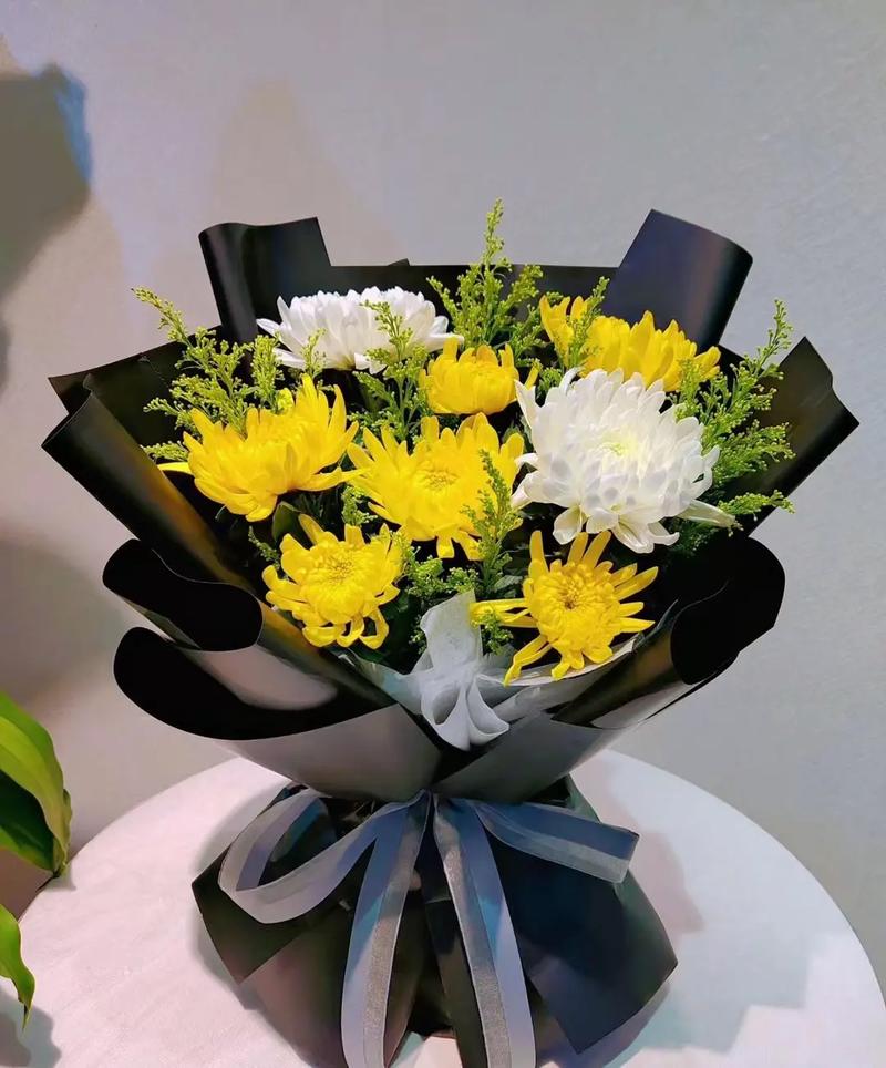 11朵白菊花鲜花花束寓意(十朵白菊花的寓意)-第1张图片-花花知道网 11朵白菊花鲜花花束寓意(十朵白菊花的寓意)-第1张图片-花花知道网