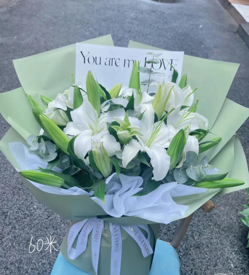 5朵百合鲜花花束寓意(5朵百合花的寓意)-第1张图片-花花知道网 5朵百合鲜花花束寓意(5朵百合花的寓意)-第1张图片-花花知道网