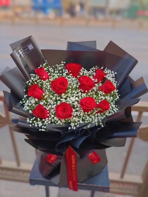 11朵大红色鲜花寓意(11朵红色的玫瑰花代表什么)-第2张图片-花花知道网 11朵大红色鲜花寓意(11朵红色的玫瑰花代表什么)-第2张图片-花花知道网