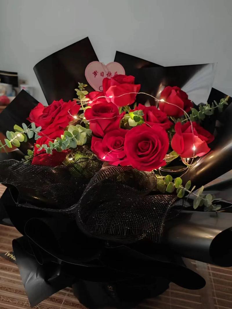11朵大红色鲜花寓意(11朵红色的玫瑰花代表什么)-第6张图片-花花知道网 11朵大红色鲜花寓意(11朵红色的玫瑰花代表什么)-第6张图片-花花知道网