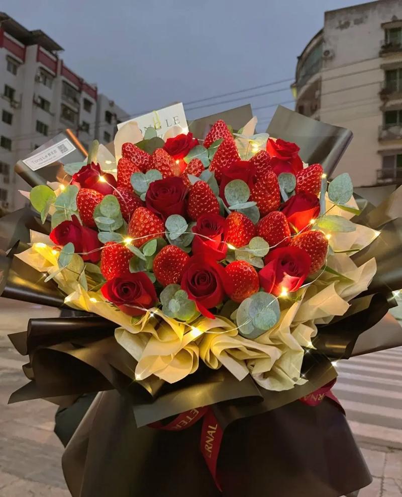 9颗草莓鲜花花束寓意着什么(19颗草莓花语)-第1张图片-花花知道网 9颗草莓鲜花花束寓意着什么(19颗草莓花语)-第1张图片-花花知道网