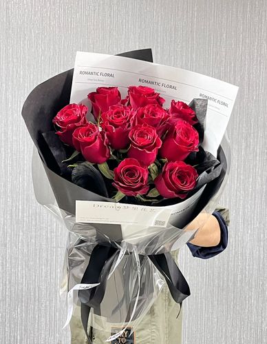 11朵红玫瑰鲜花花语及寓意(11朵红玫瑰花图片)-第1张图片-花花知道网 11朵红玫瑰鲜花花语及寓意(11朵红玫瑰花图片)-第1张图片-花花知道网